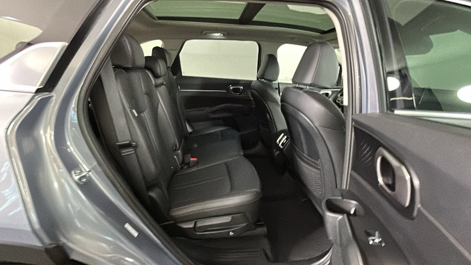 Used 2025 Kia Sorento S w/ Panoramic Sunroof Package FWD image 30