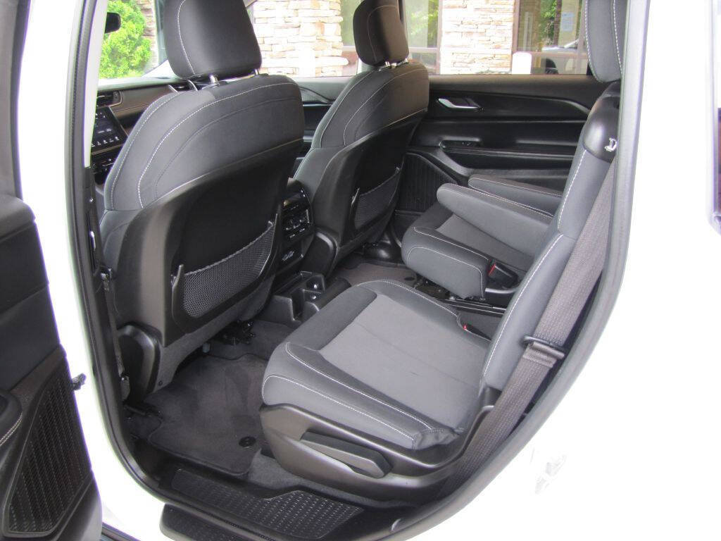 Used 2023 Jeep Grand Cherokee L Laredo RWD image 17