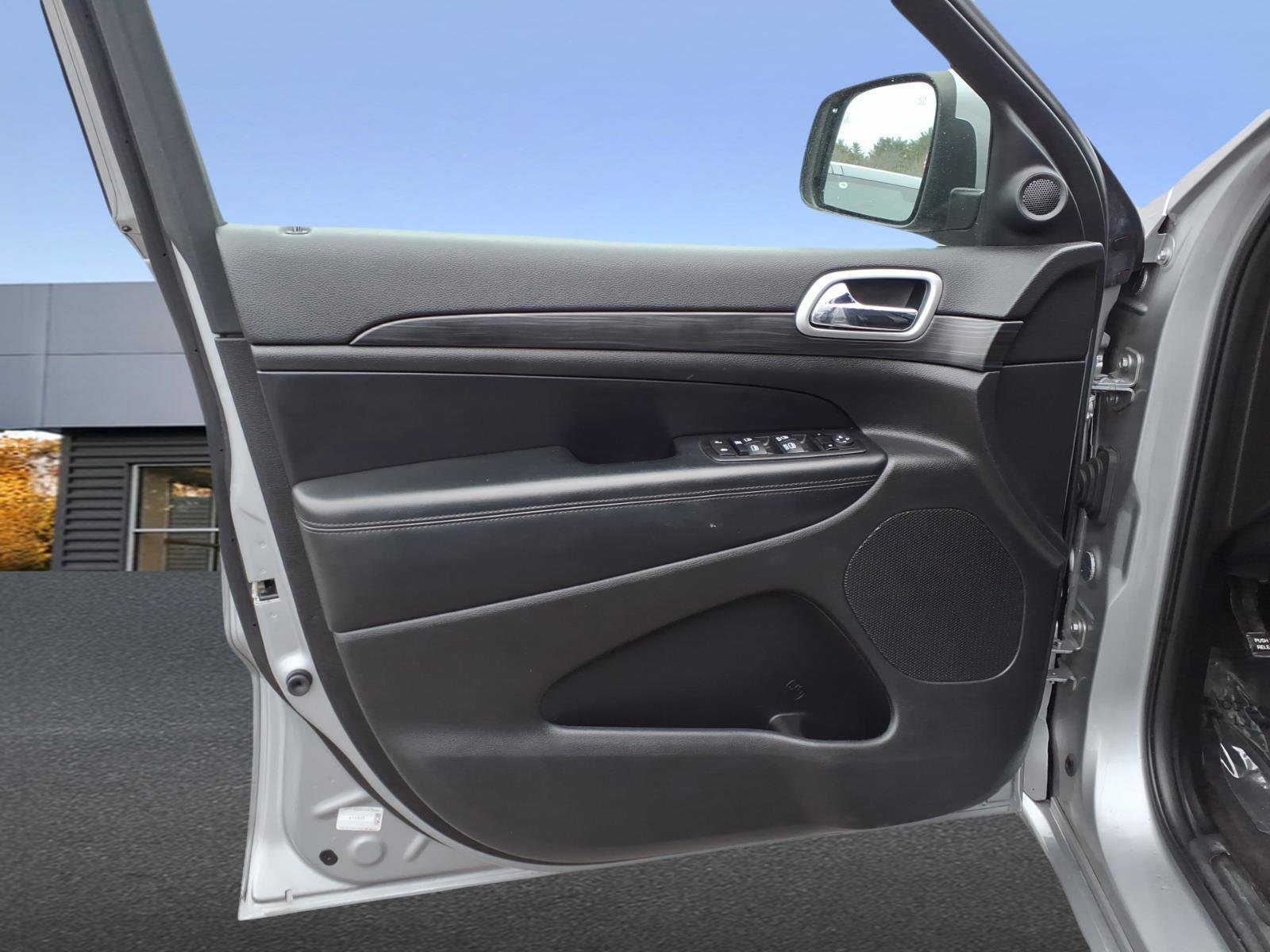 Used 2019 Jeep Grand Cherokee Altitude image 14