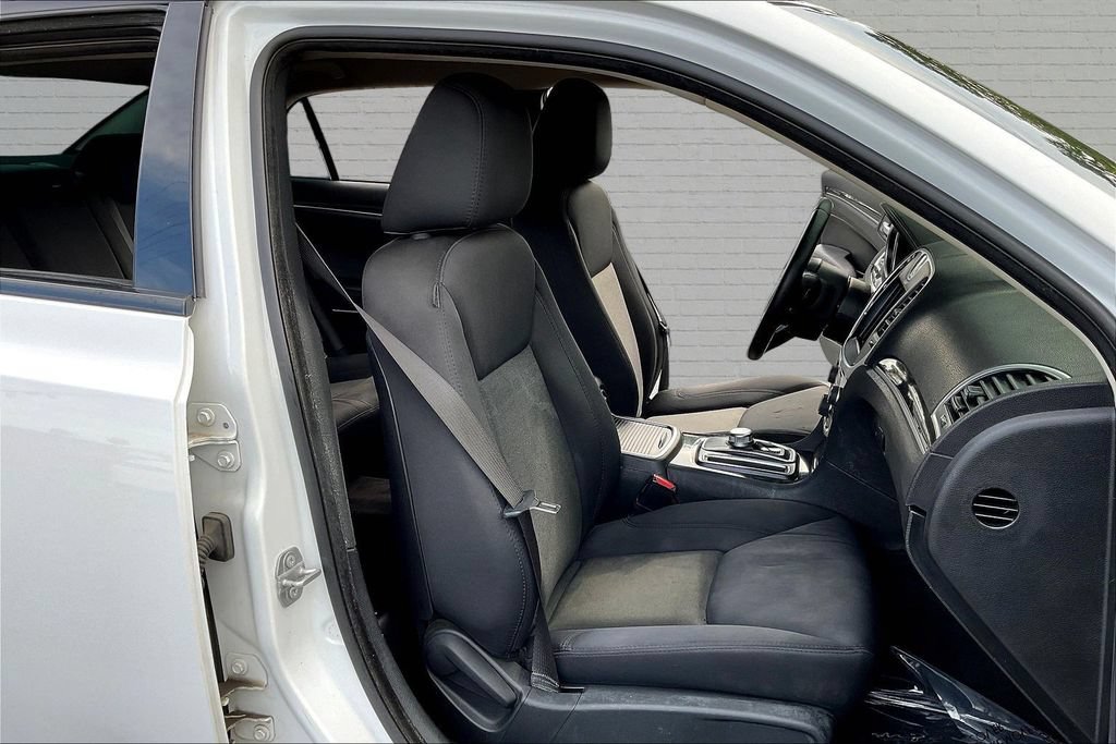 Used 2018 Chrysler 300 Touring w/ Sport Appearance Package RWD image 18