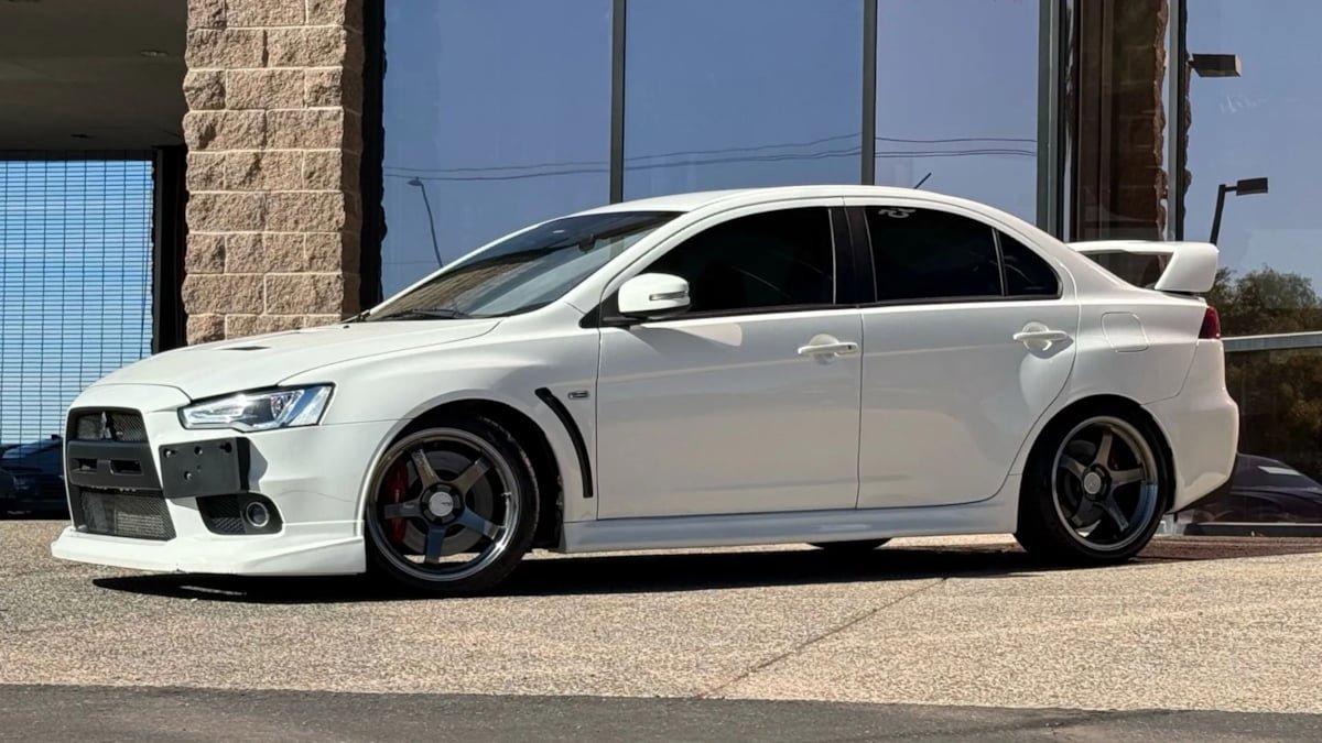Used 2015 Mitsubishi Lancer Evolution GSR AWD/4WD image 3