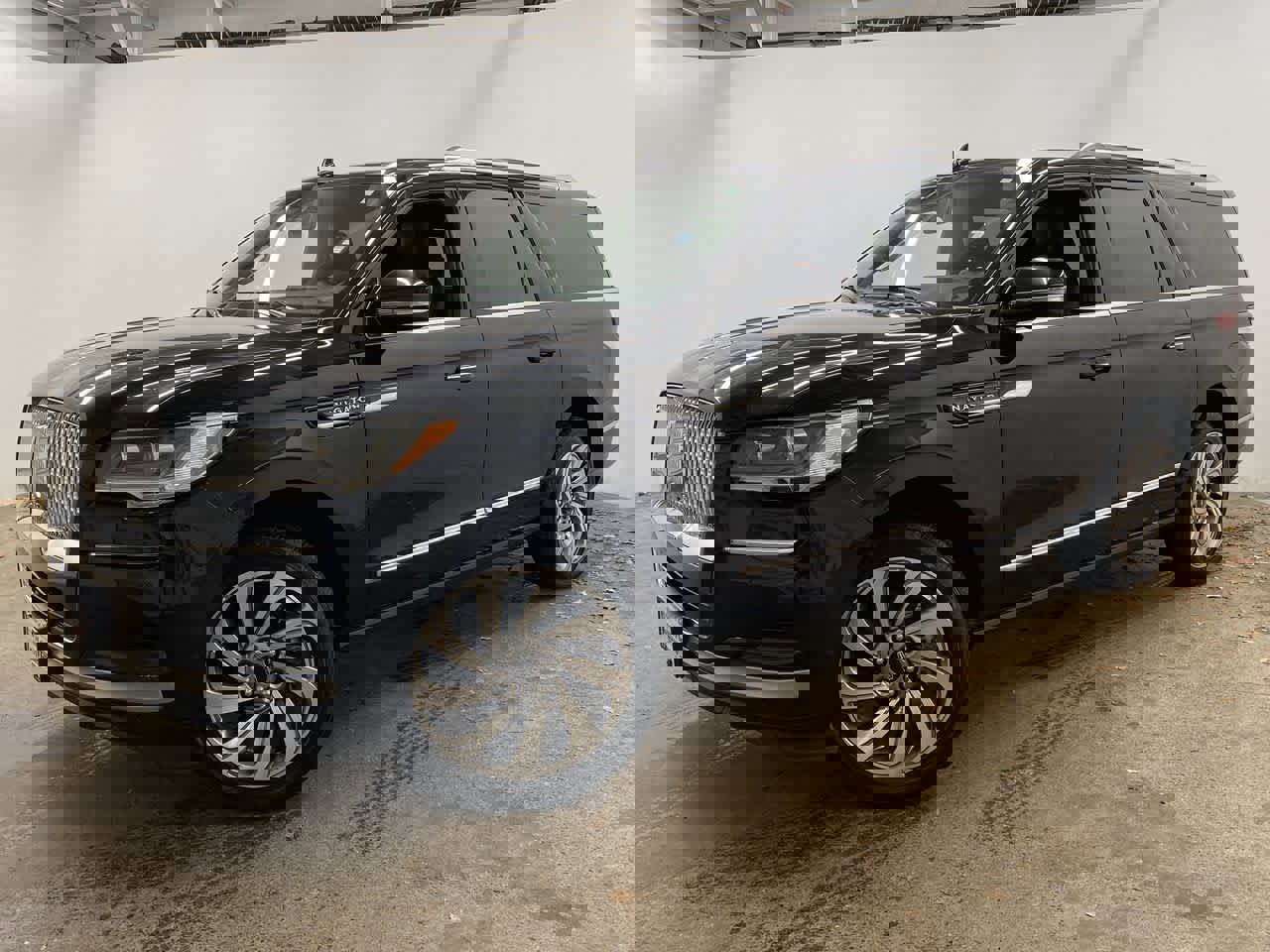 Used 2023 Lincoln Navigator L Reserve image 1