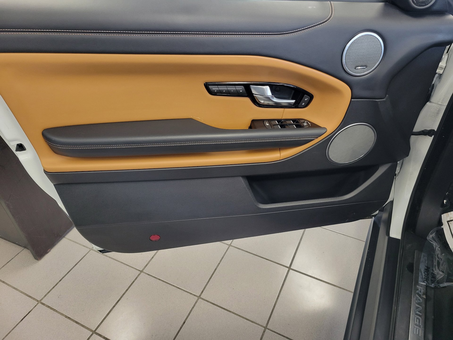 Used 2019 Land Rover Range Rover Evoque HSE Dynamic image 16