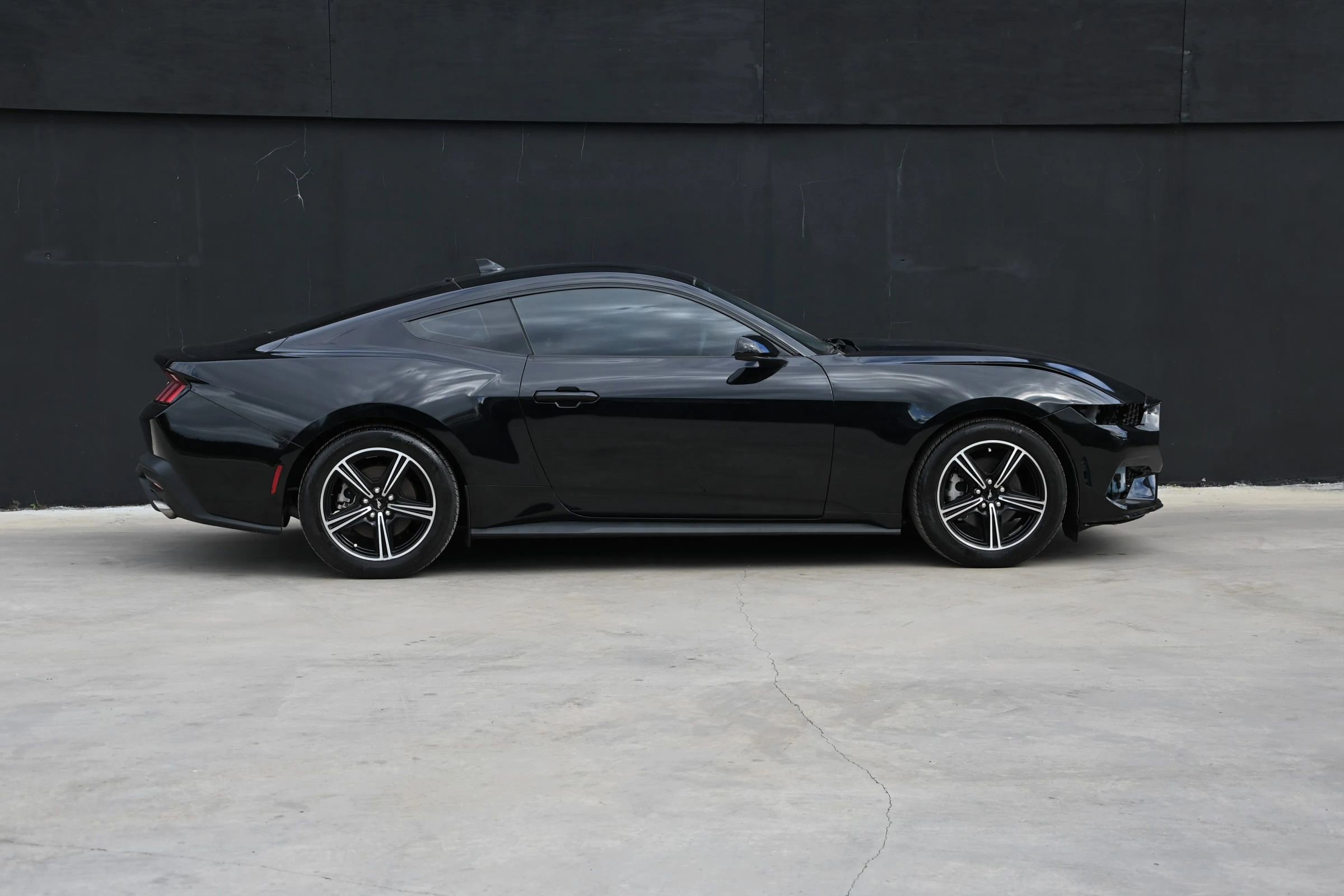 Used 2024 Ford Mustang Coupe image 7