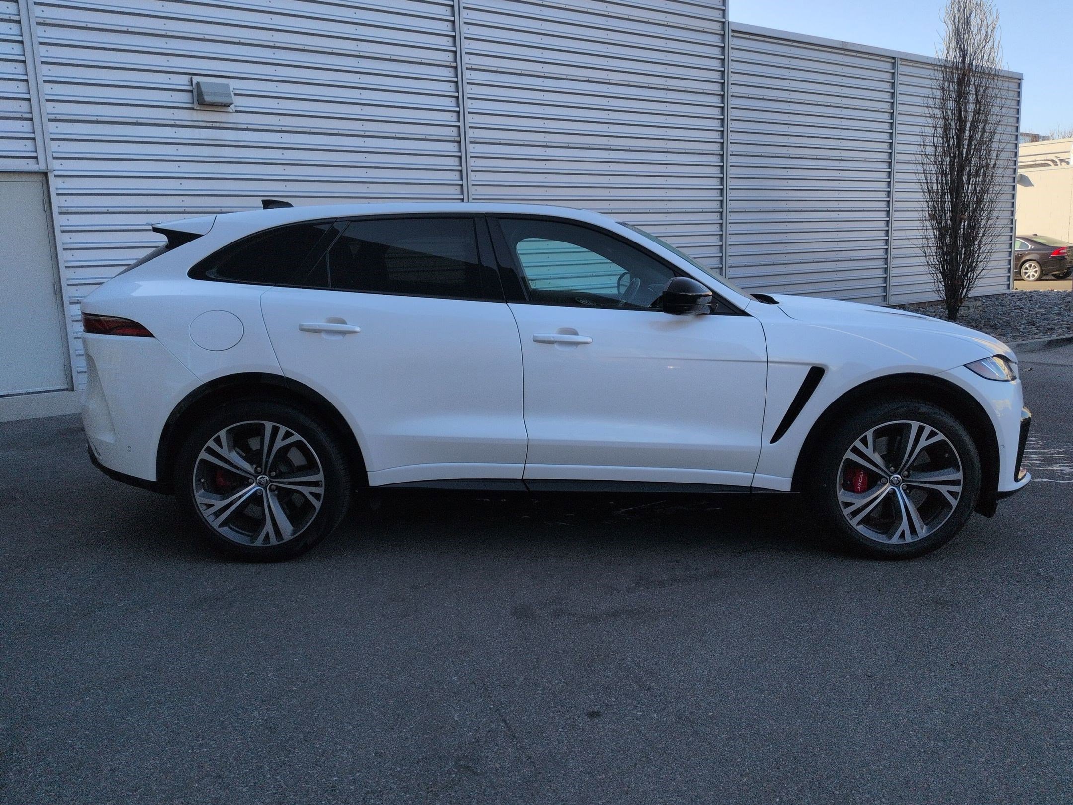 Used 2024 Jaguar F-PACE SVR image 5