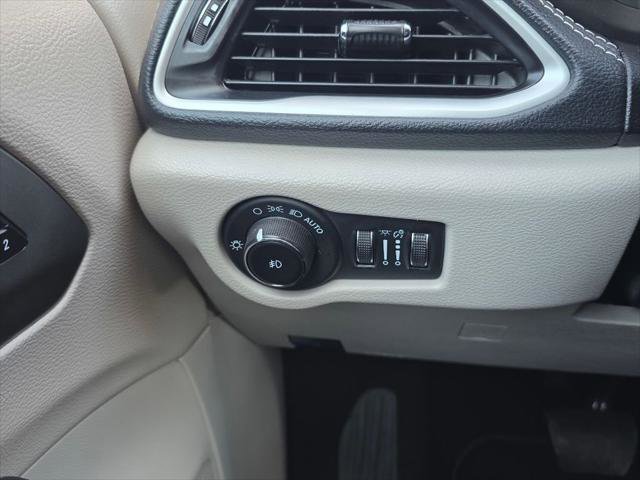Certified 2023 Chrysler Pacifica Touring-L FWD image 33