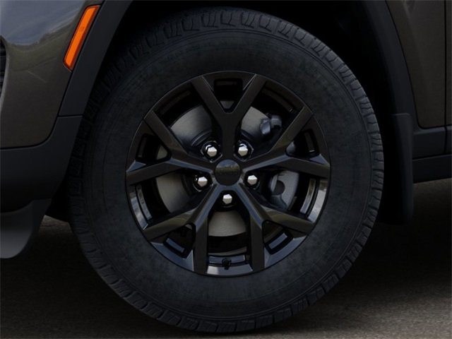 New 2025 Jeep Grand Cherokee Altitude image 8