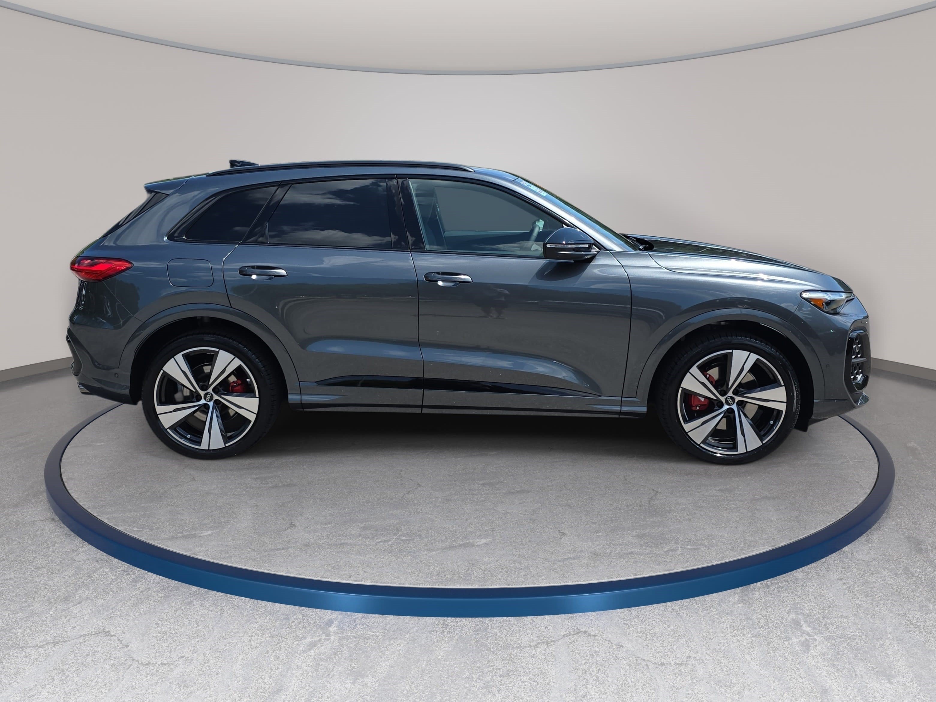 New 2026 Audi SQ5 Prestige AWD/4WD image 4