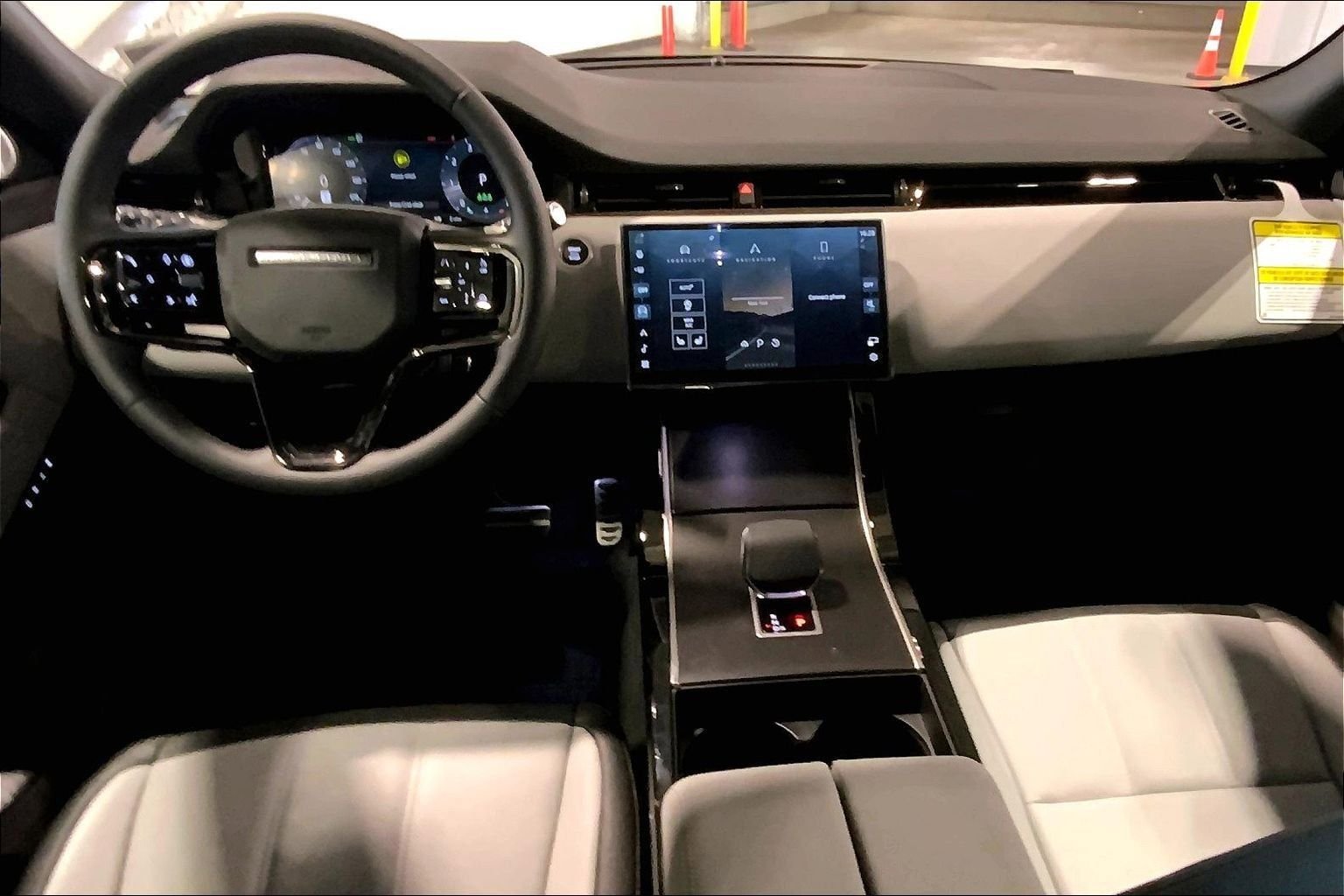 New 2026 Land Rover Range Rover Evoque Dynamic SE AWD/4WD image 5