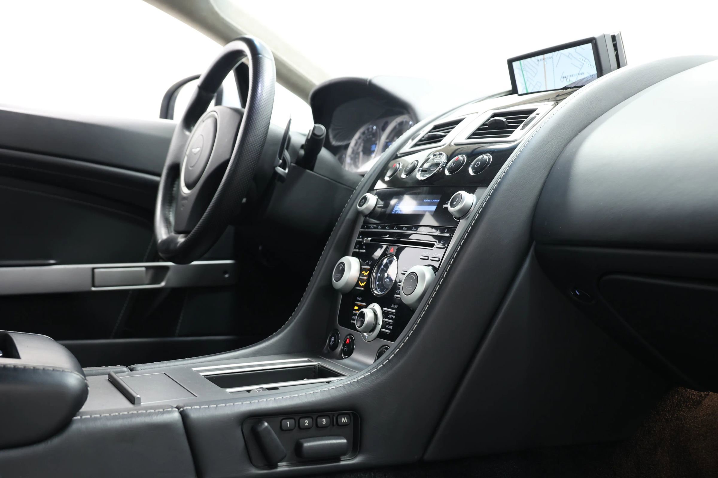 Used 2011 Aston Martin V8 Vantage Coupe image 64