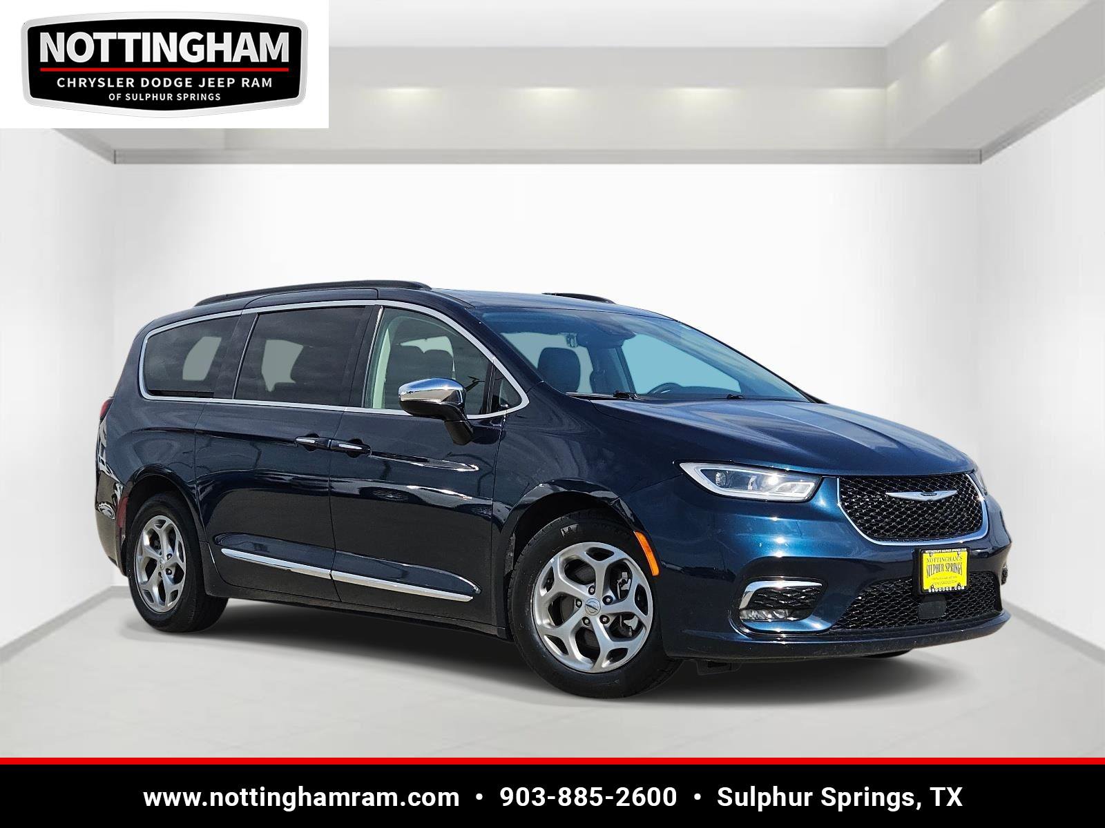 Used 2023 Chrysler Pacifica Limited image 1