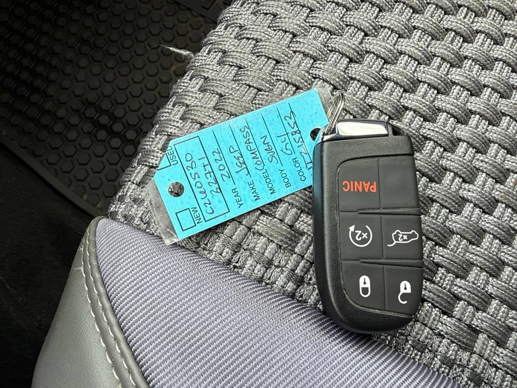 Used 2022 Jeep Compass Latitude w/ Convenience Group AWD/4WD image 35