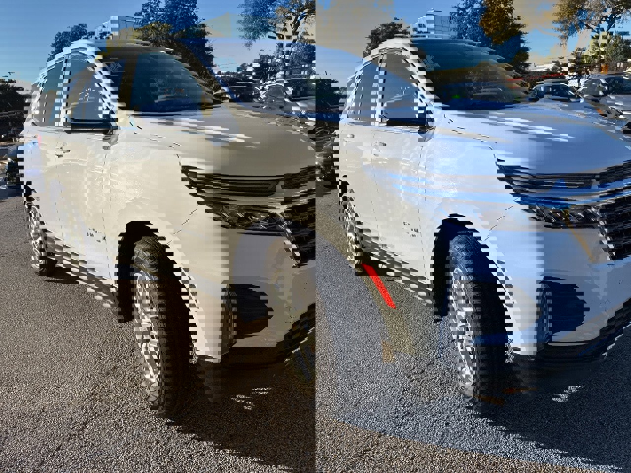 Used 2024 Chevrolet Equinox LT image 3