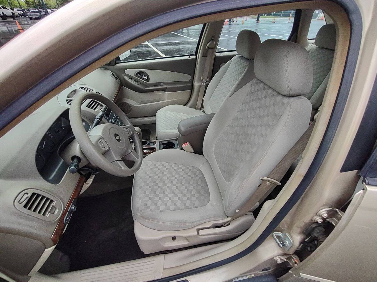 Used 2005 Chevrolet Malibu LS FWD image 11