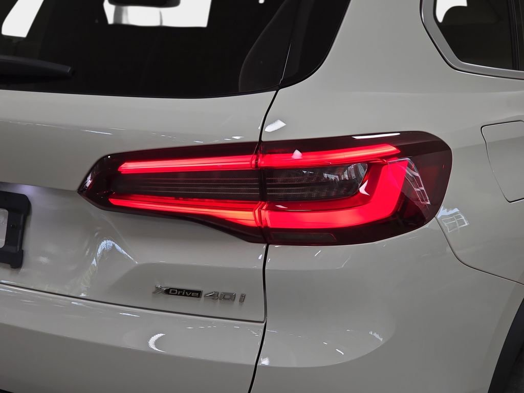 Used 2023 BMW X5 xDrive40i w/ Premium Package image 30