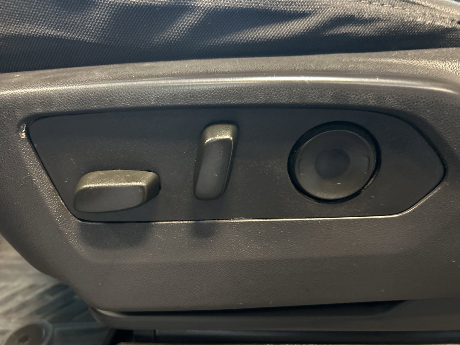 Used 2024 Chevrolet Silverado 2500 Custom w/ Custom Value Package image 16