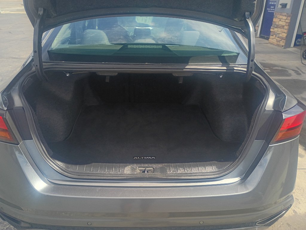 Used 2024 Nissan Altima 2.5 SV FWD image 14