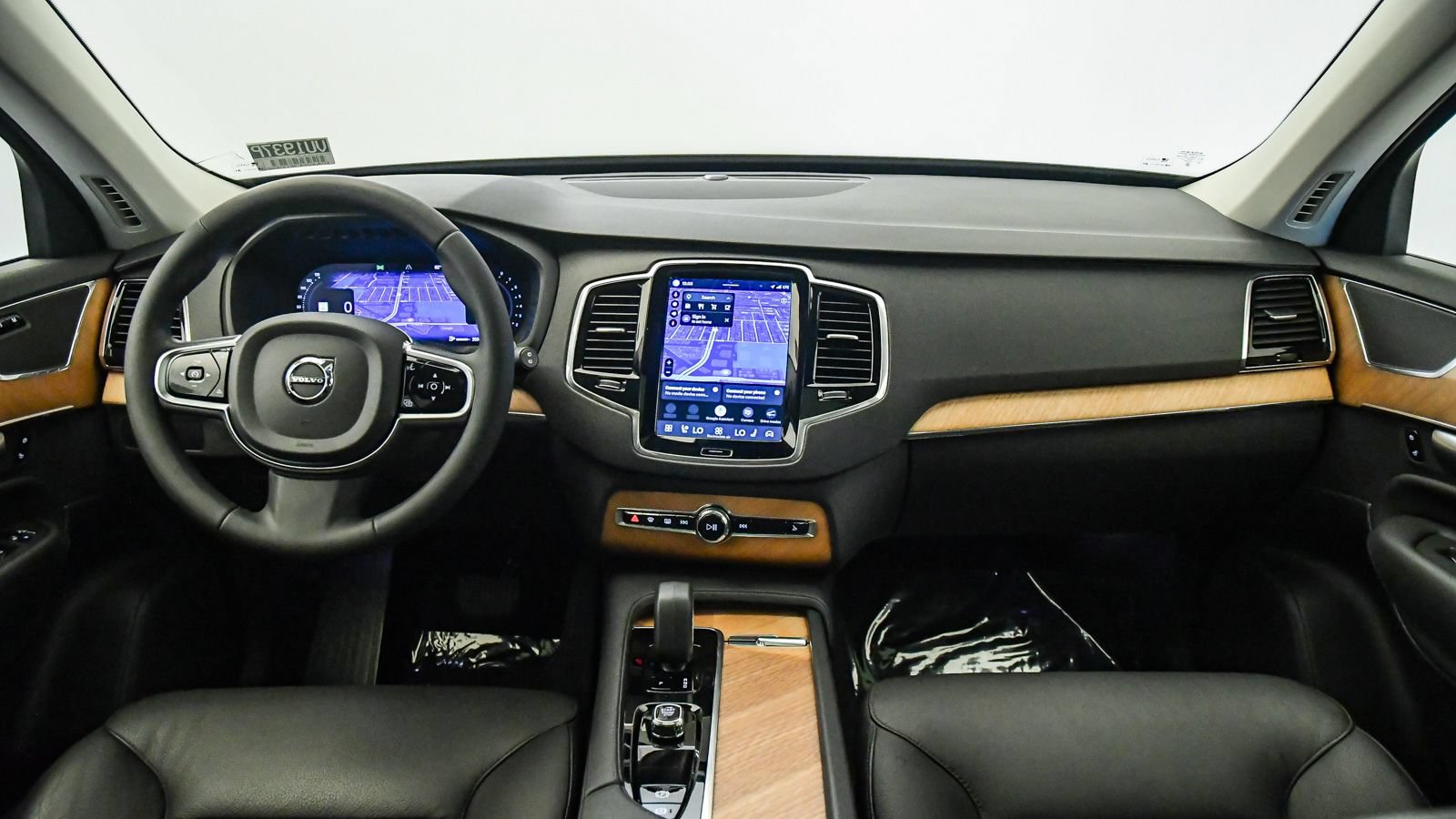 Certified 2024 Volvo XC90 B6 Plus w/ Protection Package Premier AWD/4WD image 15