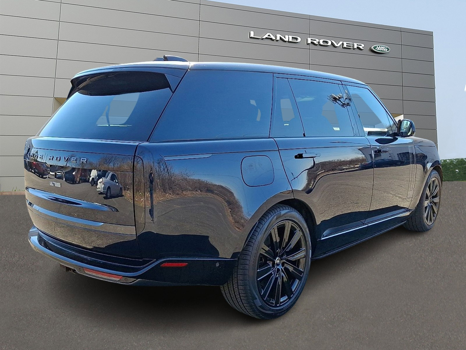 Used 2023 Land Rover Range Rover Long Wheelbase SE image 2