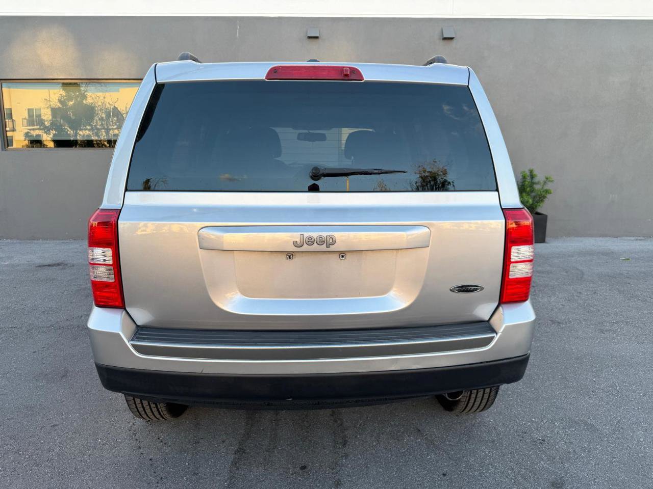 Used 2016 Jeep Patriot Sport w/ Power Value Group FWD image 6