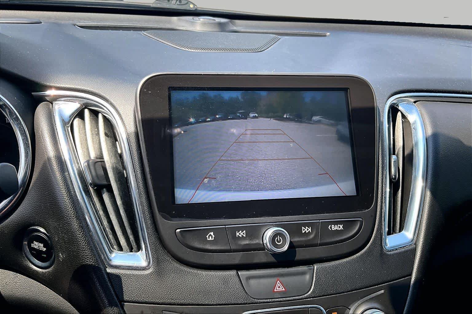 Used 2018 Chevrolet Malibu LT w/ Leather Package FWD image 30