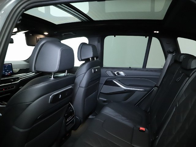 Used 2026 BMW X5 M60i AWD/4WD image 18