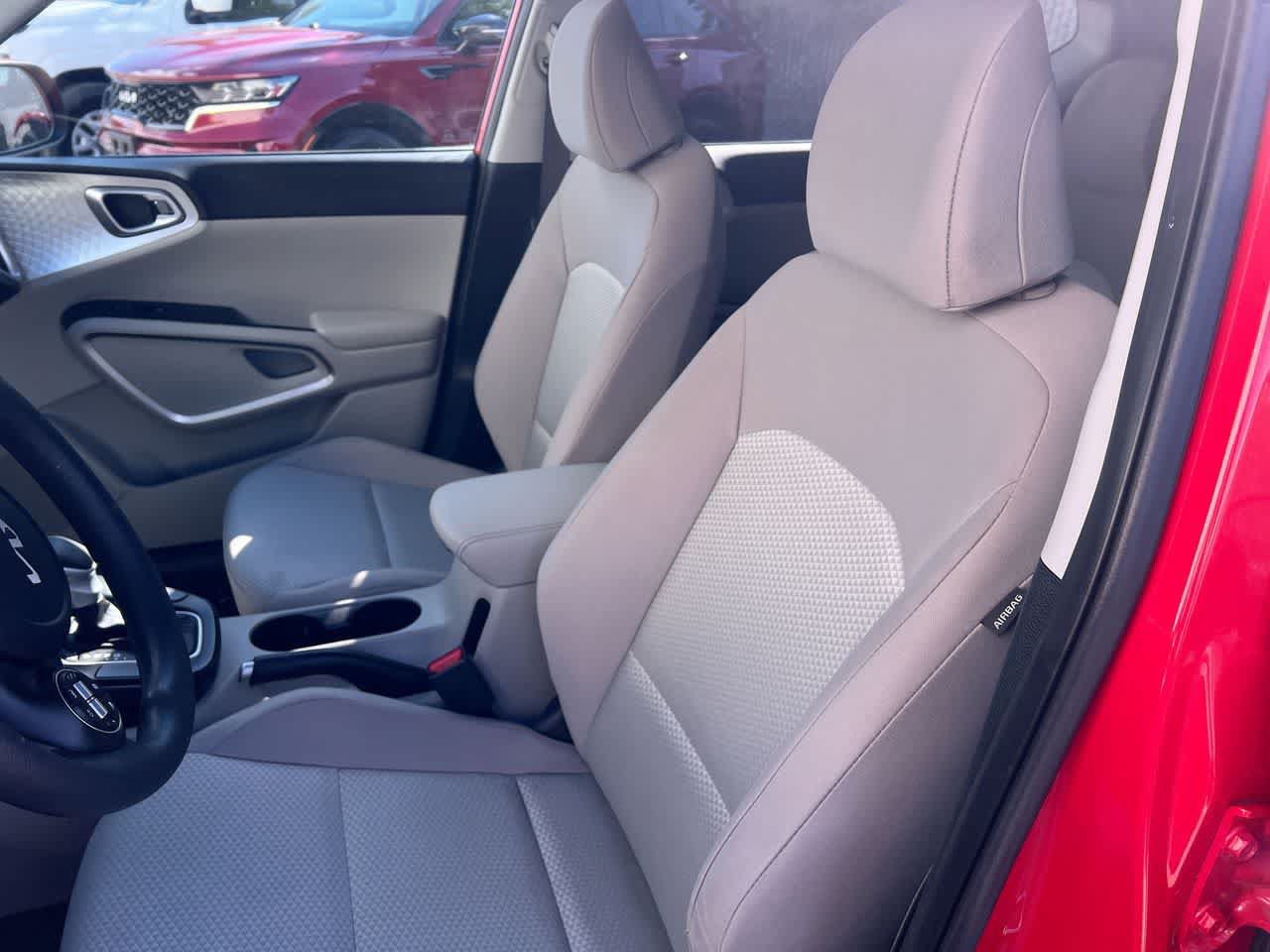 Certified 2023 Kia Soul LX FWD image 11
