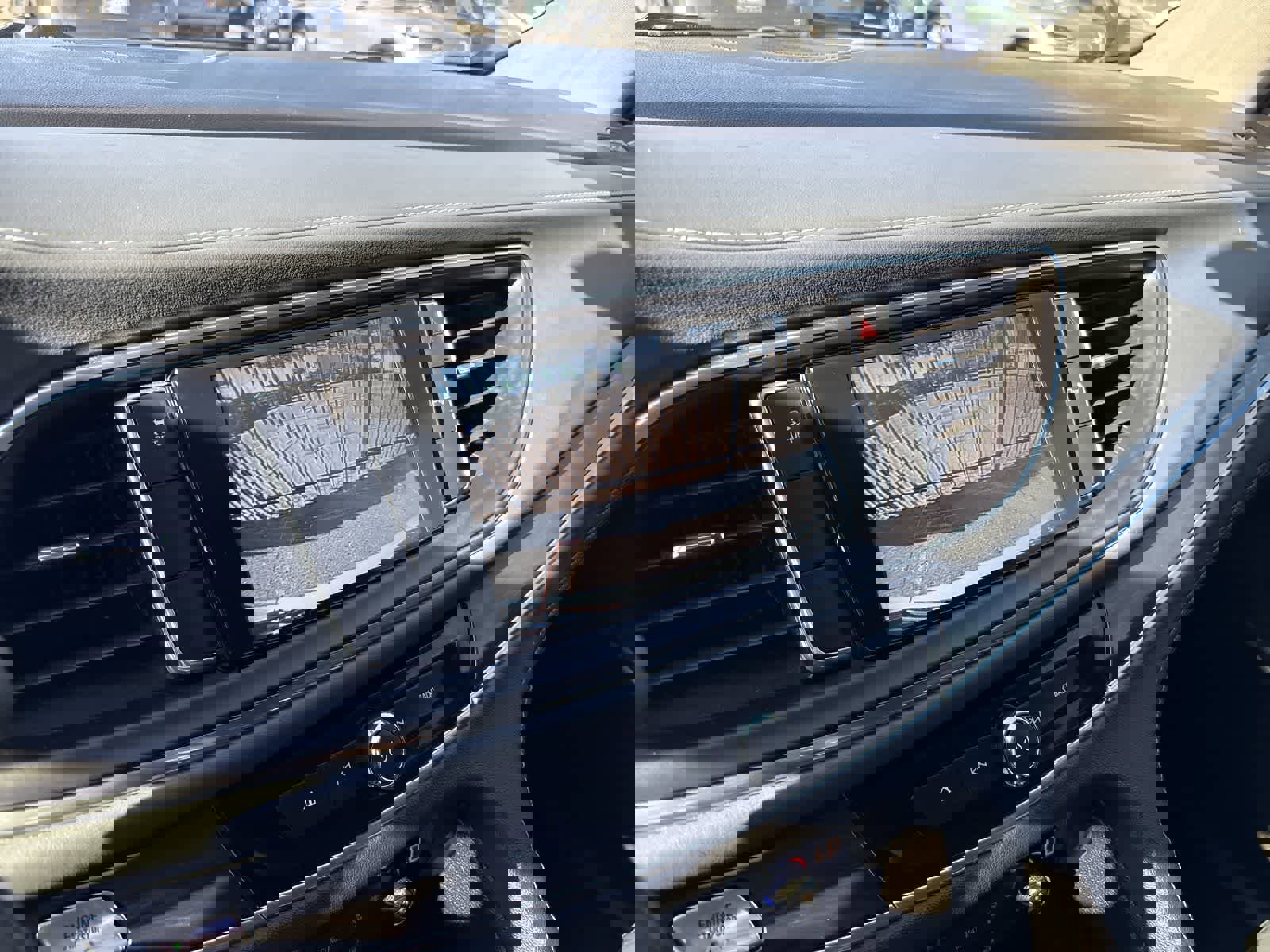 Used 2019 Buick Enclave Essence image 27