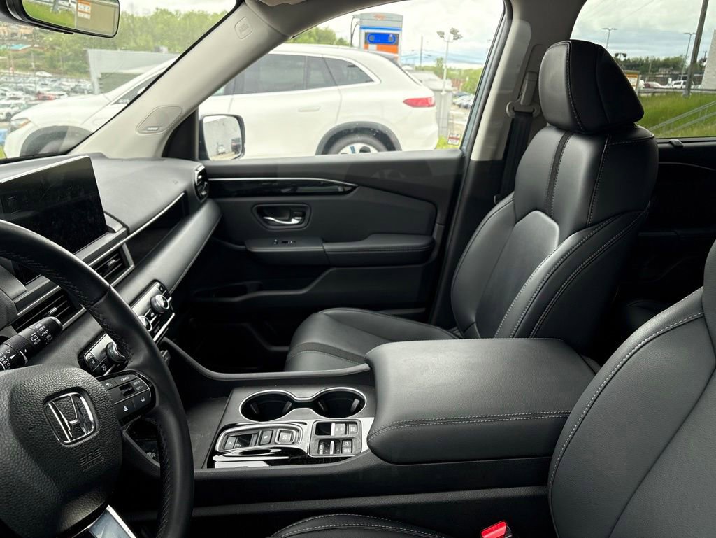 Used 2023 Honda Pilot Touring image 8