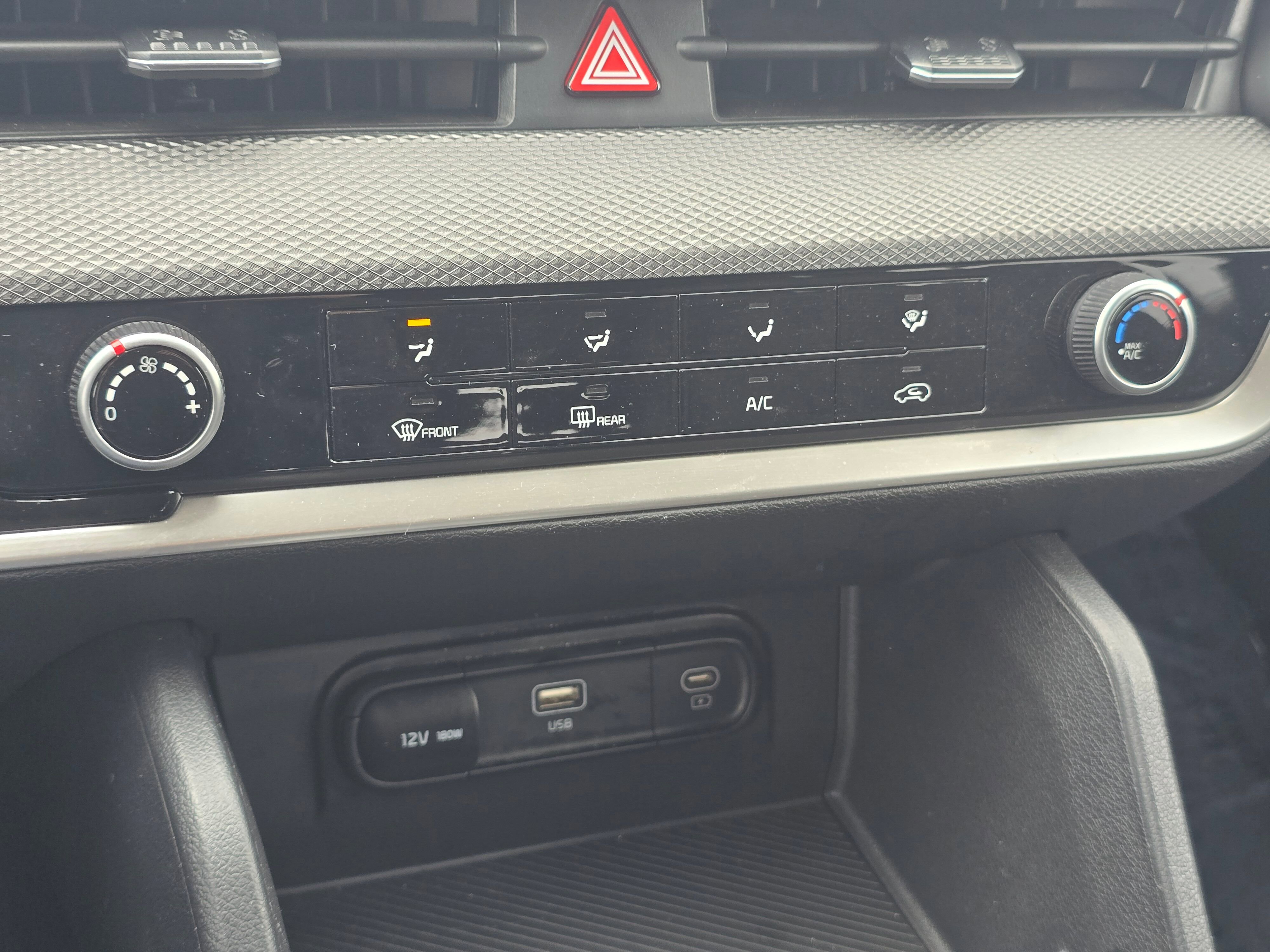 Used 2025 Kia Sportage LX FWD image 30