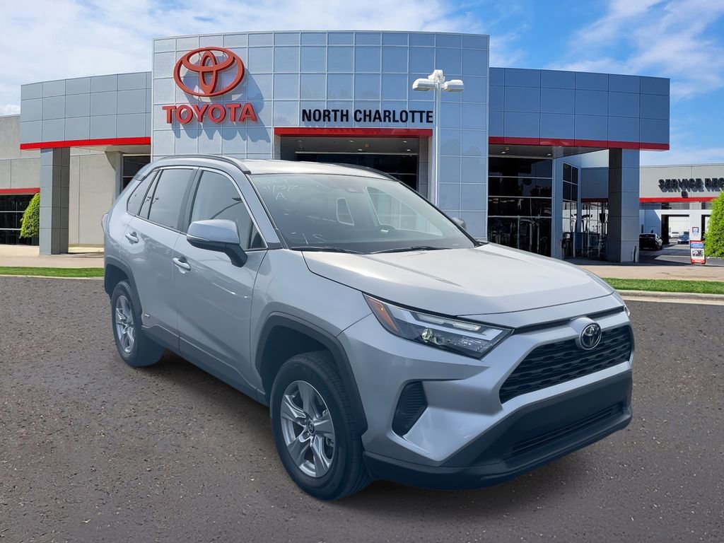 Used 2025 Toyota RAV4 XLE image 3