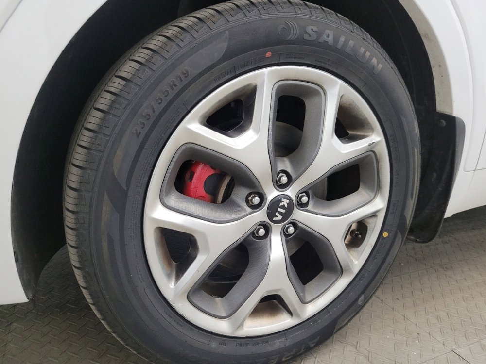 Used 2019 Kia Sorento SX image 31