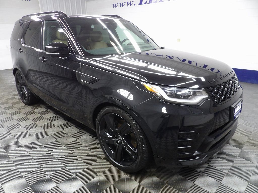 Used 2024 Land Rover Discovery Dynamic SE AWD/4WD video 3