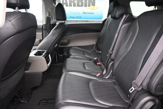 Used 2025 Kia Carnival FWD image 10