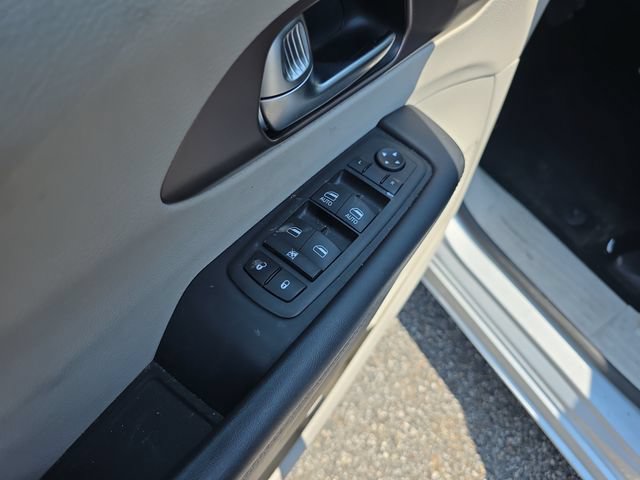 Used 2023 Chrysler Voyager LX FWD image 17