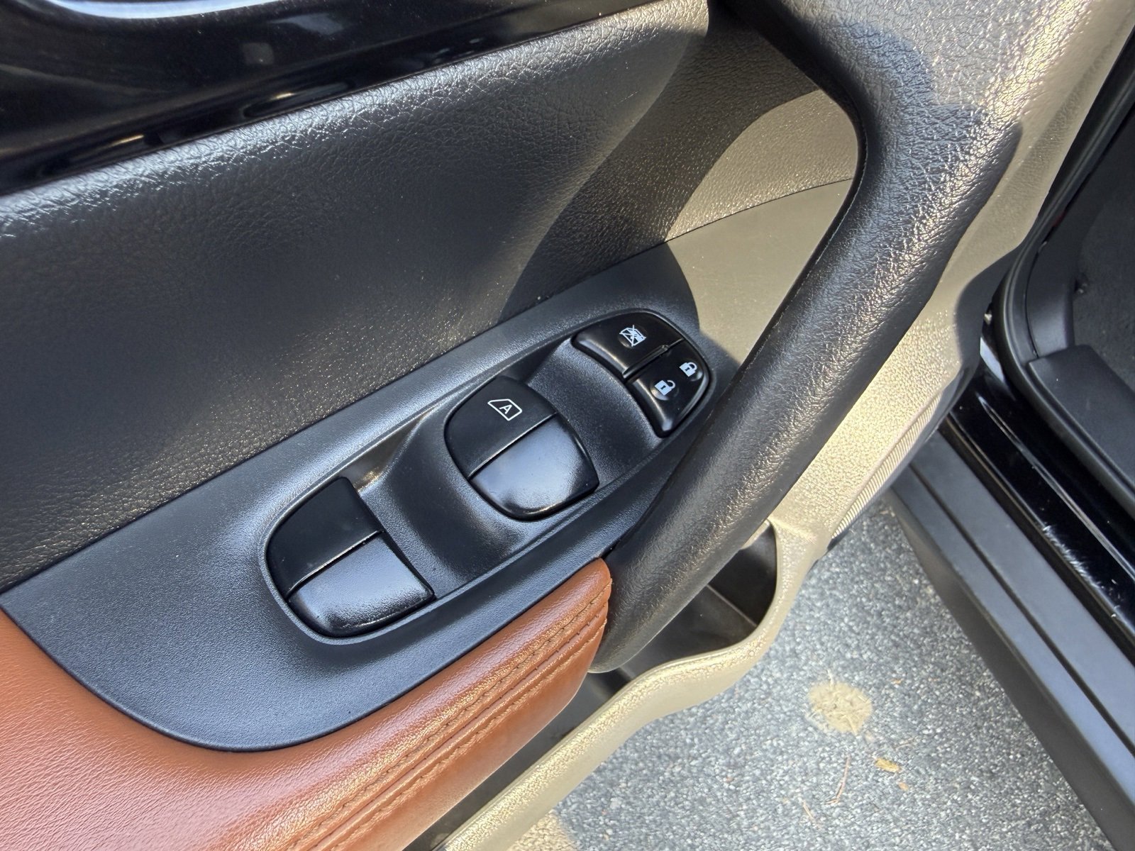 Used 2018 Nissan Rogue SL w/ Premium Package image 17