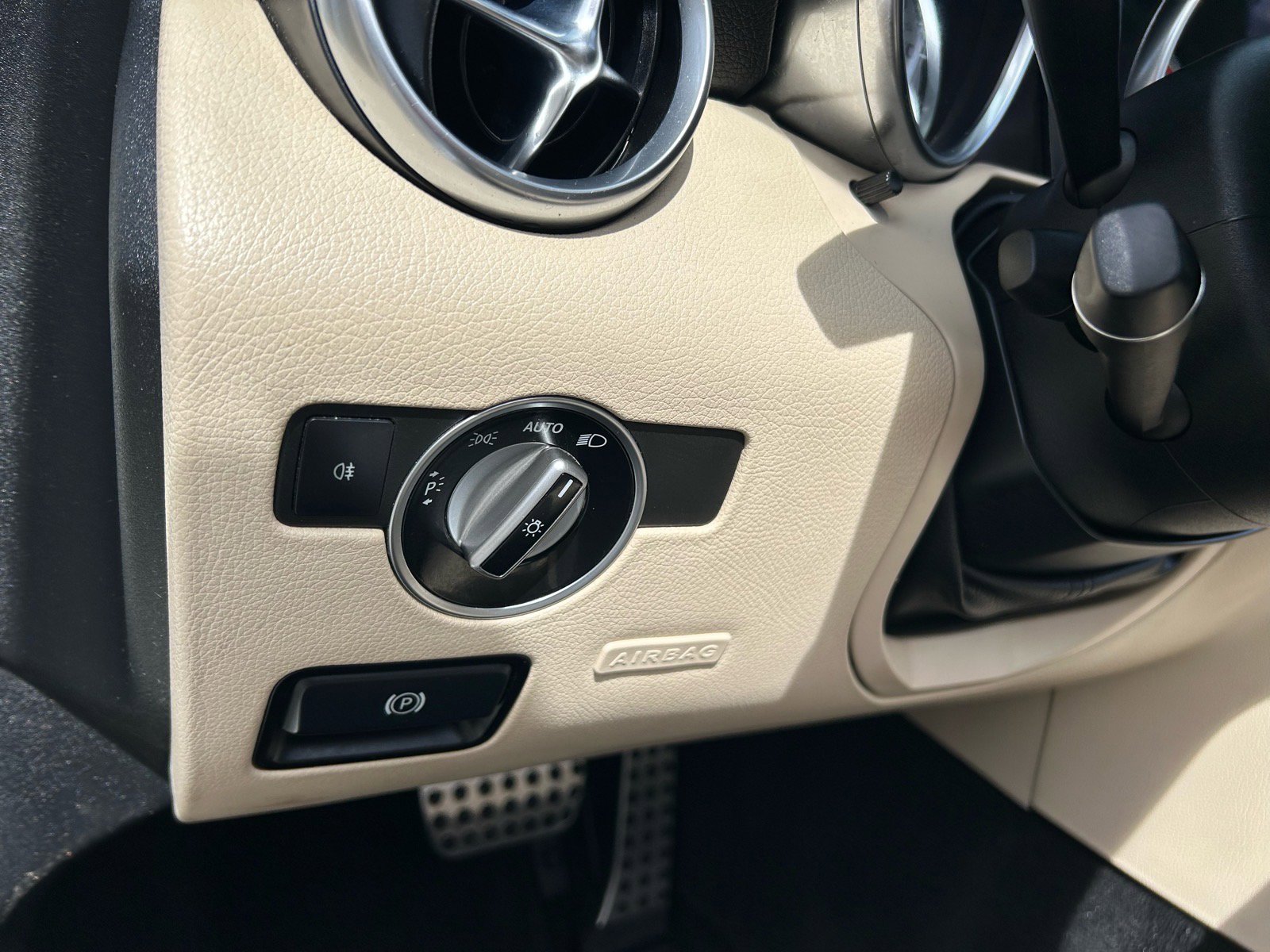 Used 2015 Mercedes-Benz SLK 250 image 36