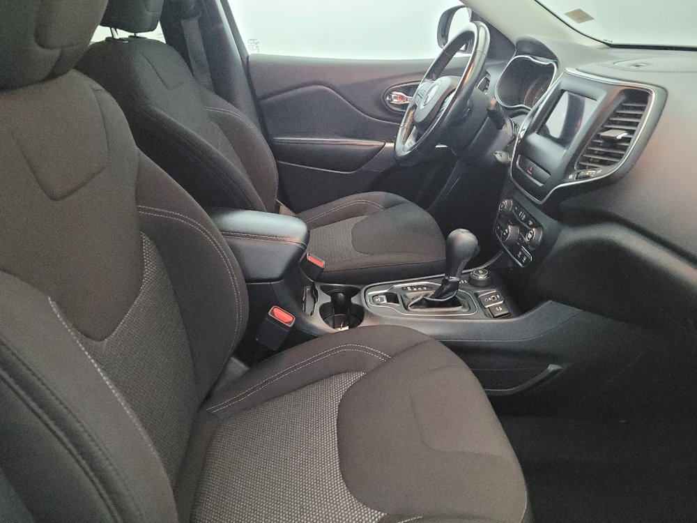 Used 2019 Jeep Cherokee Latitude w/ Cold Weather Group image 21