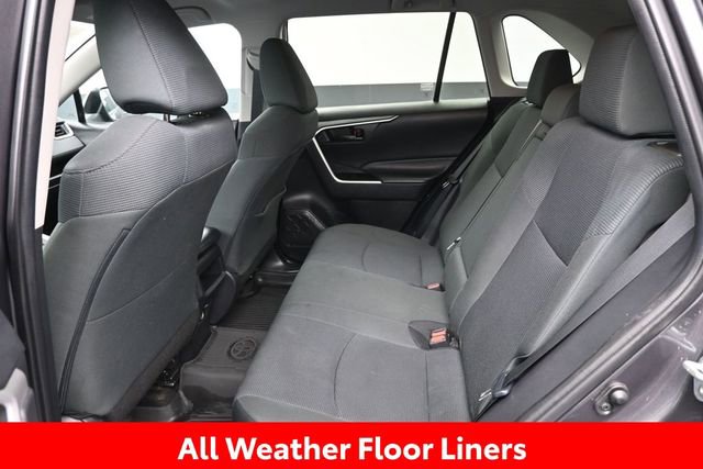 Used 2021 Toyota RAV4 LE AWD/4WD image 16