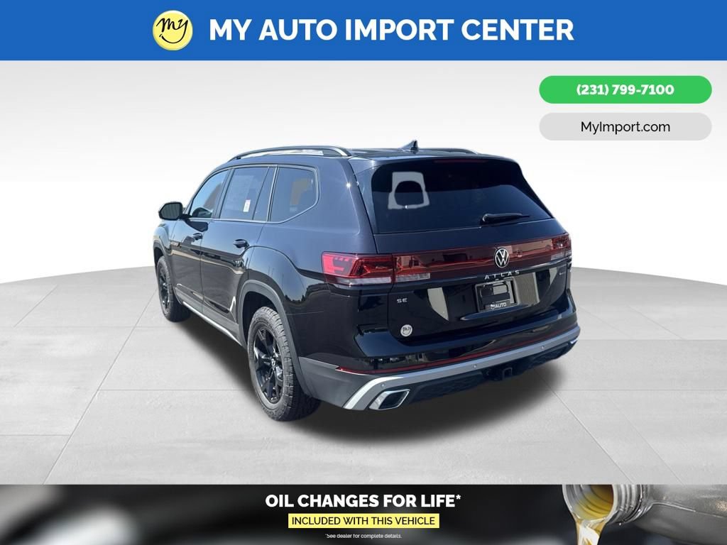 Used 2025 Volkswagen Atlas Peak Edition SE AWD/4WD image 5