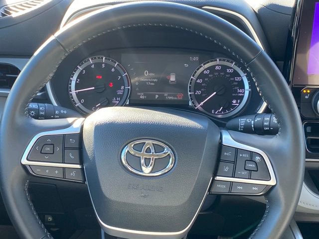 Used 2024 Toyota Highlander XLE image 8