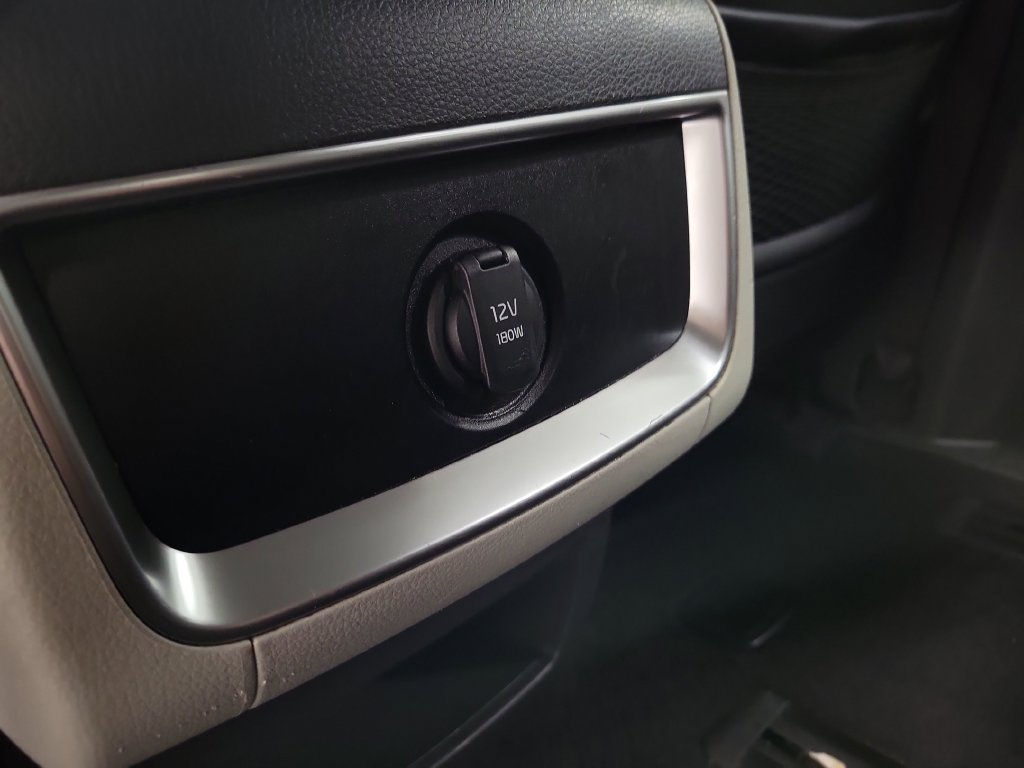 Used 2023 Kia Carnival LX FWD image 30