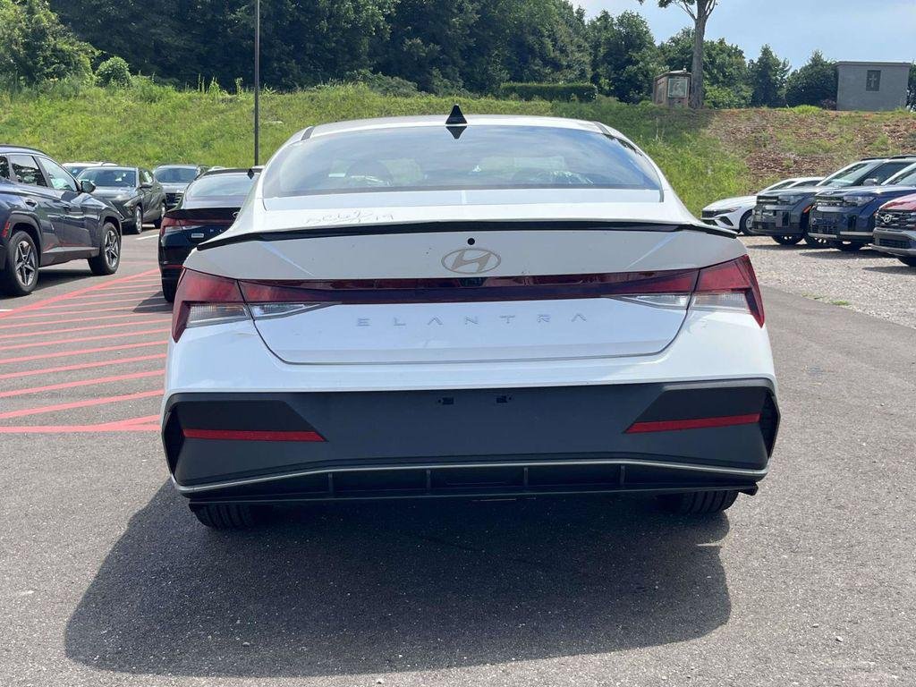 New 2026 Hyundai Elantra SEL Sport FWD image 29