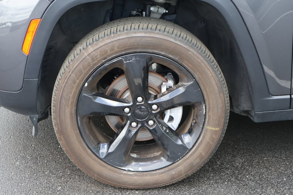 Used 2023 Jeep Grand Cherokee Altitude AWD/4WD image 12