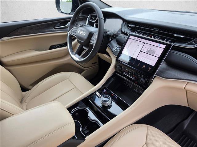 Used 2023 Jeep Grand Cherokee L Limited w/ Luxury Tech Group II AWD/4WD image 10