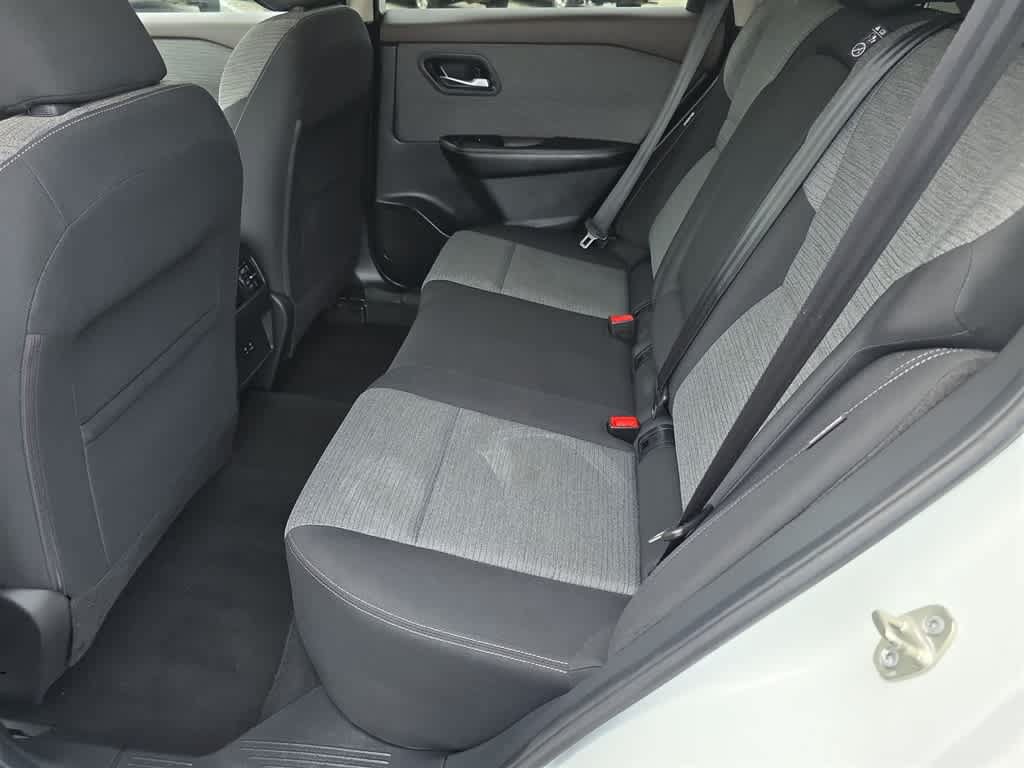 Used 2021 Nissan Rogue SV AWD/4WD image 16
