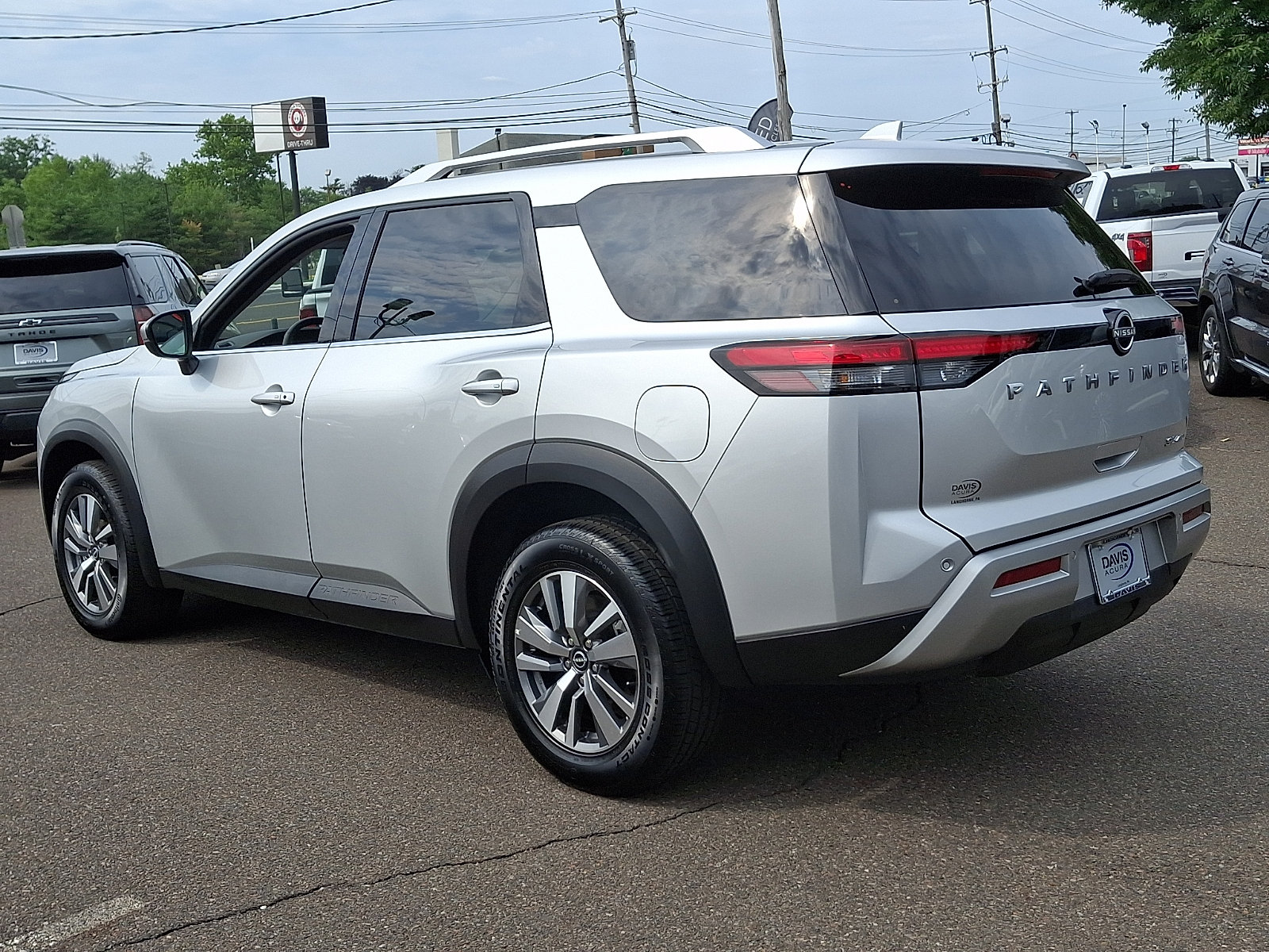 Used 2025 Nissan Pathfinder SL AWD/4WD image 6