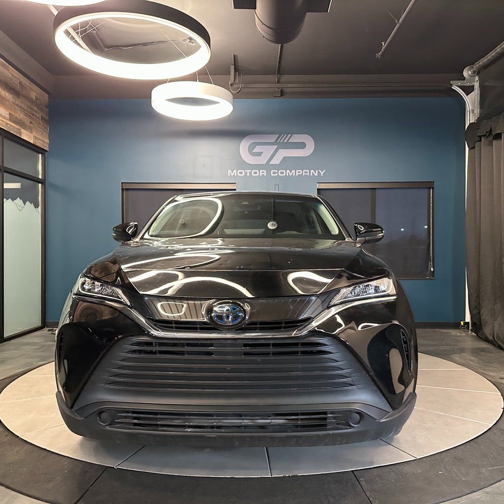 Used 2021 Toyota Venza LE image 8