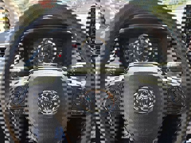 Used 2020 Toyota Corolla LE w/ LE Convenience Package image 25