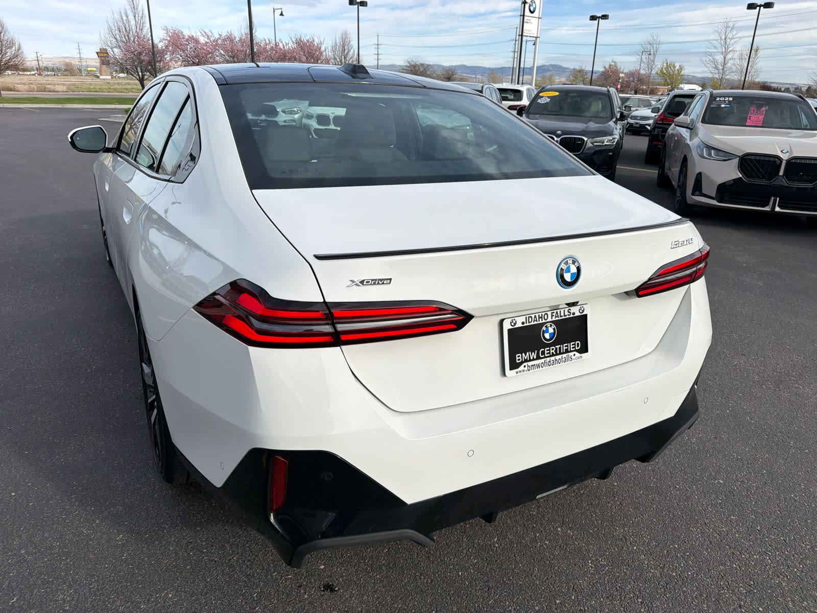 Certified 2026 BMW 550e xDrive AWD/4WD image 45